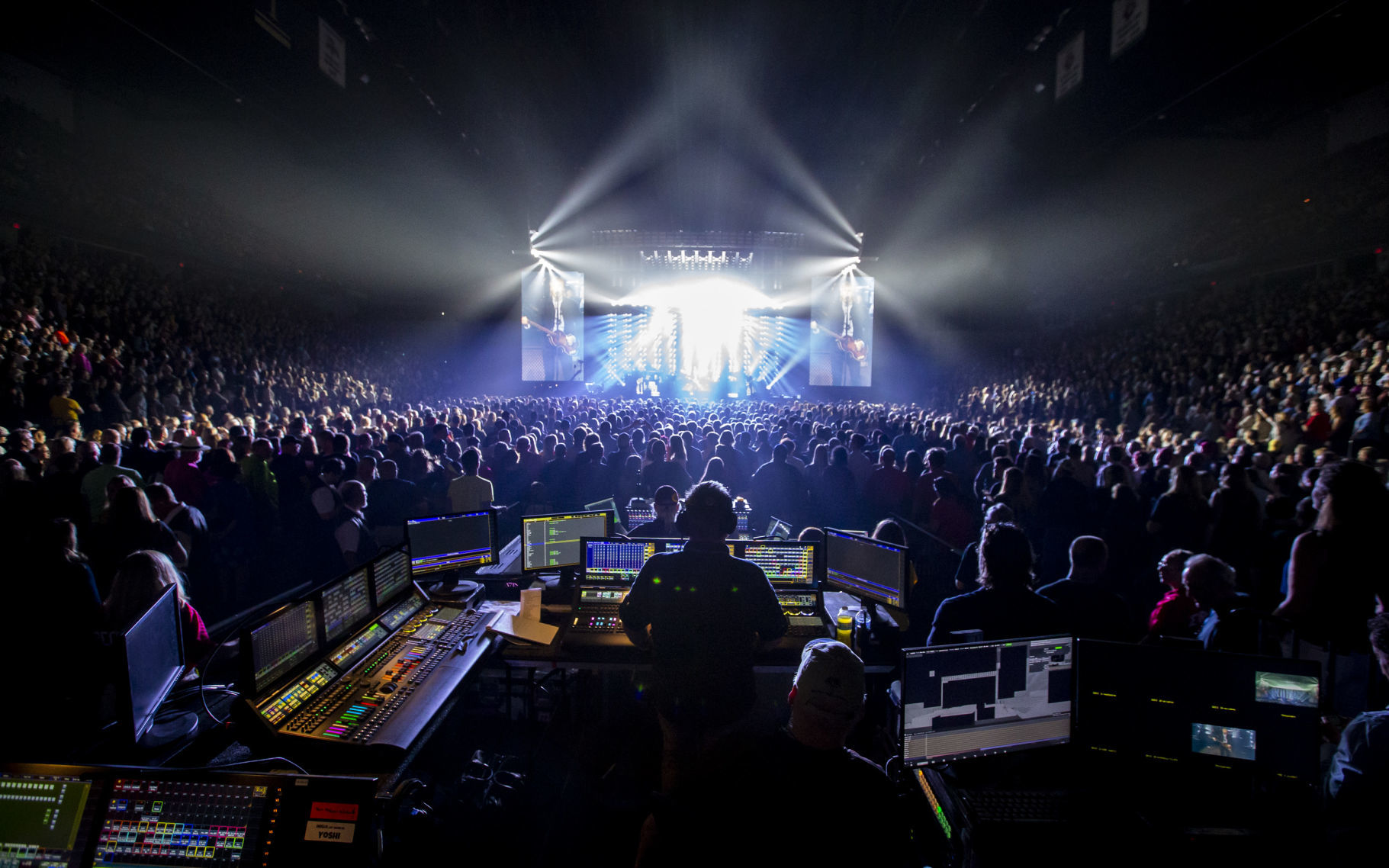 061219-McCartney-Concert-002